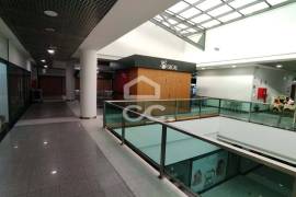 Store with 76m2 of area on the first floor of the Atrium Shopping Center.