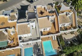 Carvoeiro - Immaculate 2-bedroom townhouse with pool