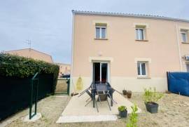 Villa With Garage And Garden