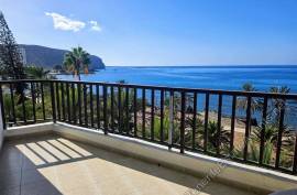 Front-line Apartment For Sale in Guayero, Los Cristianos