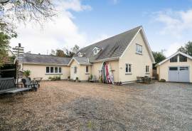 5 bedroom, Detached house for sale