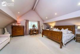 5 bedroom, Detached house for sale