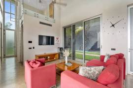 Villa Gaia: Gorgeous Modern Designed Ocean View Home - With Amazing Rental Income