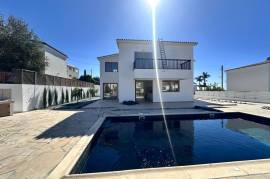 4 Bedroom Detached Villa - Peyia, Paphos