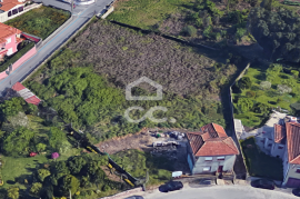 Plot of land for construction in height of commerce and housing in S. Mamede Coronado