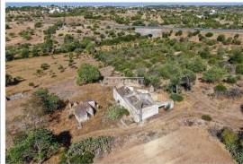 RUIN WITH 178 M2 INSERTED IN A PLOT OF LAND WITH 18440 M2 LOCATED NEAR OLHÃO AND THE RIA FORMOSA