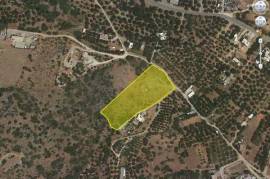 Large building land close to town and beaches