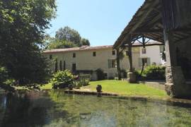 €546300 - 6 Bedroom Mill On Over 1 Acre Of Landscaped Gardens, Swimming Pool And Barn