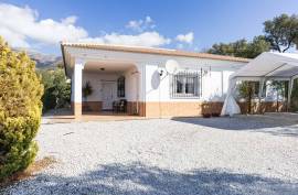 Country house situated between Sedella and Salares in the heart of the Axarquía.