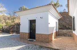 Country house situated between Sedella and Salares in the heart of the Axarquía.