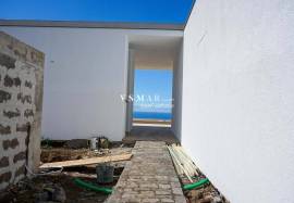 Luxurious Contemporary T4 Villa in Estreito da Calheta