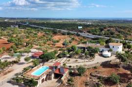 Beautiful farmhouse in Estoi with guest annex, pool, garage & sea view