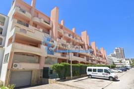 T+1 apartment for sale with an excellent terrace in a condominium with swimming pool and garage