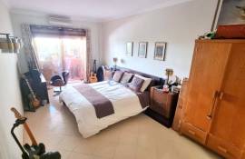 T+1 apartment for sale with an excellent terrace in a condominium with swimming pool and garage