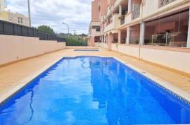 T+1 apartment for sale with an excellent terrace in a condominium with swimming pool and garage