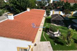 Invest in a fully functioning property in Central Portugal