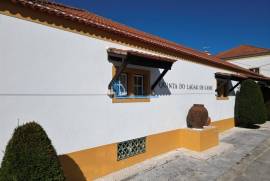 Invest in a fully functioning property in Central Portugal