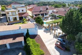 Invest in a fully functioning property in Central Portugal