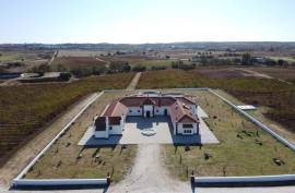 35-hectare estate with AgroTourism in Redondo