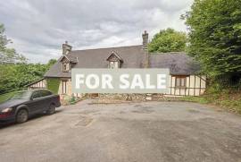 Detached Country House with Garden