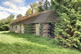 Detached Country House with Outbuilding