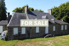 Detached Country House with Outbuilding