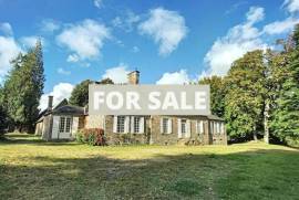 Detached Country House with Outbuilding