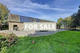 Detached Country House with Outbuilding