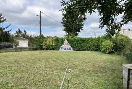 Chateauneuf . Beau Terrain Plat A