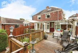 4 bedroom, Semi-detached house for sale