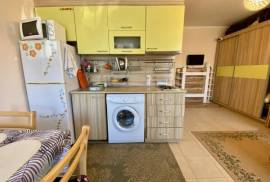 Large ground floor studio, 45 sq.m., in ...