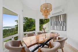 Casa Feliz, Pacific Heights: Only minutes to the Beach with Spectacular Ocean and Valley Views!