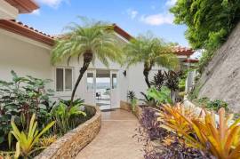 Casa Feliz, Pacific Heights: Only minutes to the Beach with Spectacular Ocean and Valley Views!