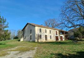 Character house in peaceful setting with large garden & pool