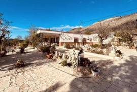 Traditional country house with swimming pool in Hondon de las Nieves