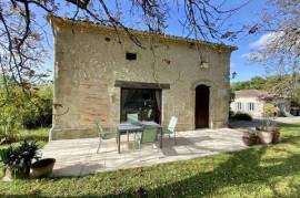 Beautiful country house with guest house and barn