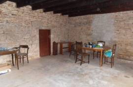 €39000 - Attractive Stone Cottage To Renovate