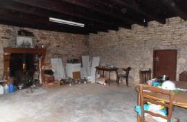 €39000 - Attractive Stone Cottage To Renovate