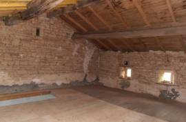 €39000 - Attractive Stone Cottage To Renovate