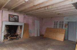 €39000 - Attractive Stone Cottage To Renovate