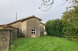 €91400 - Longere with adjoining barn and numerous outbuildings