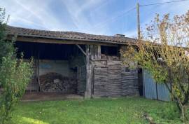 €91400 - Longere with adjoining barn and numerous outbuildings