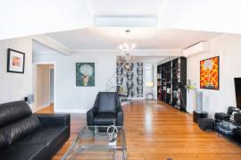 5 bedroom apartment for sale in the center of Lisbon