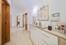 Comfortable and Well Maintained 2 Bedrooms - Ideal for Family - Portimão