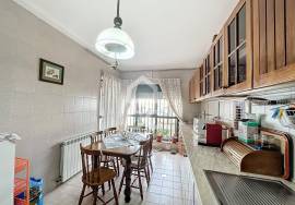 4 bedroom villa with terrace and closed garage 5 minutes from the city center of Chaves