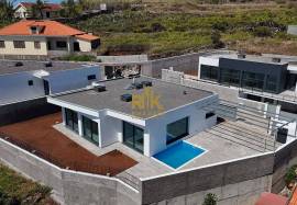 3 bedroom single storey villa with swimming pool and magnificent views