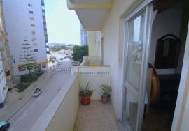 4 bedroom apartment with elevator 5 minutes from Praia da Rocha