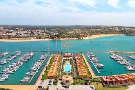 4 bedroom apartment with elevator 5 minutes from Praia da Rocha