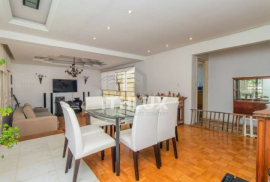 House, 233m², For Sale, 3 Bedrooms, 1 Suite, 2 Parking Spaces, Três Figueiras, POA/RS