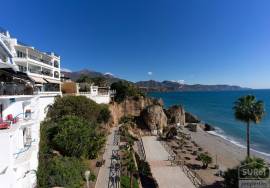 House with 2 commercial units in Nerja, a few minutes from the Balcón de Europa.